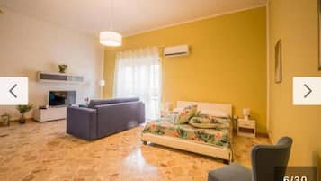 Comfort-Apartment, Balkon, Stadtblick | Verdunkelungsvorhänge, Bügeleisen/Bügelbrett, kostenloses WLAN