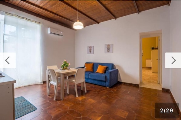 Flat-screen TV - SAMPOLO70 APARTMENTS (Palermo)