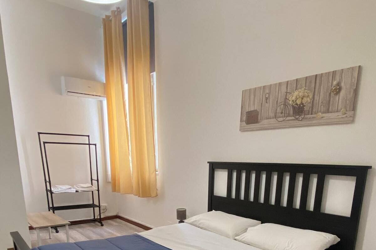Cortinas blackout, tabla de planchar con plancha y wifi gratis 