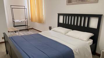 Cortinas blackout, ferros/tábuas de passar roupa, Wi-Fi de cortesia