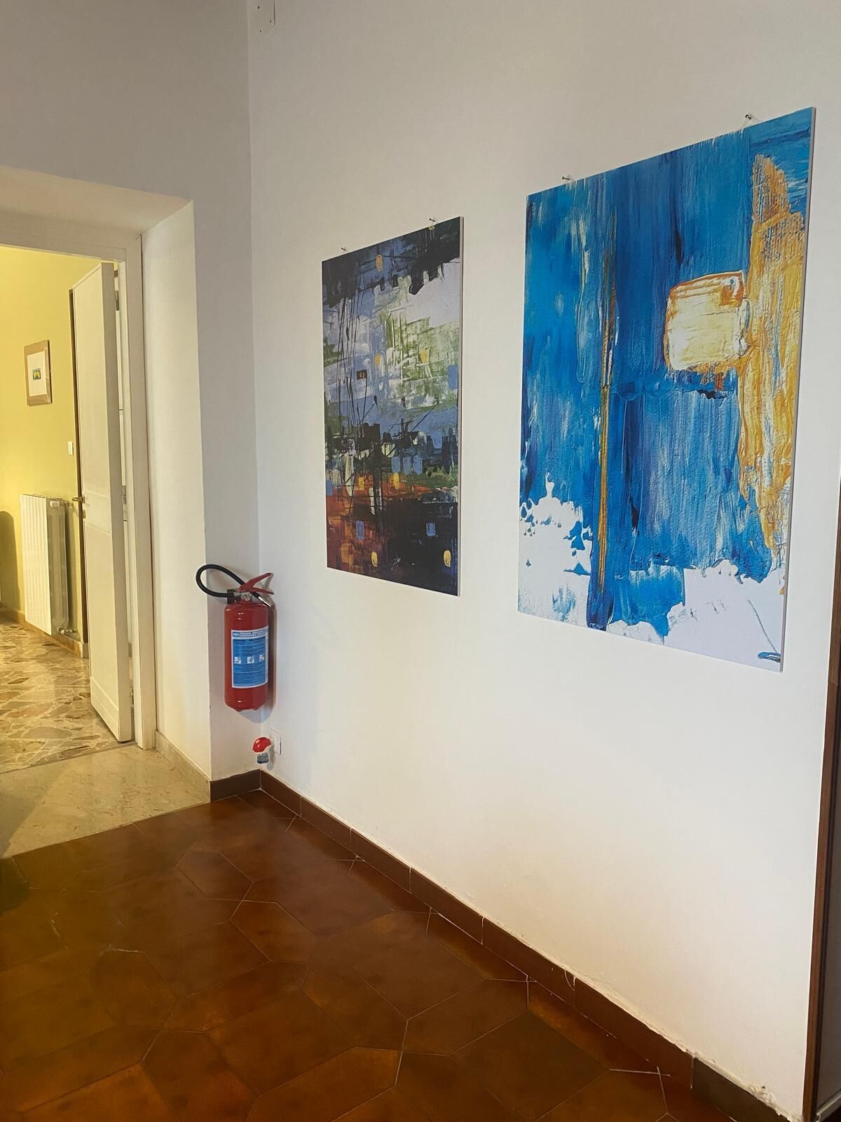 تلفزيون بشاشة مسطحة