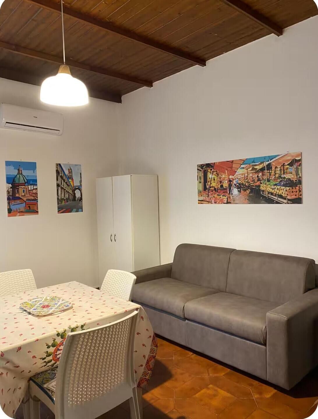 Classic-huoneisto, parveke, kaupunkinäköala | Oleskelualue | Taulutelevisio