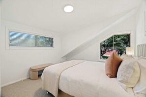 Desk, iron/ironing board, WiFi, bed sheets