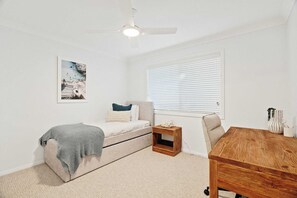 Desk, iron/ironing board, WiFi, bed sheets