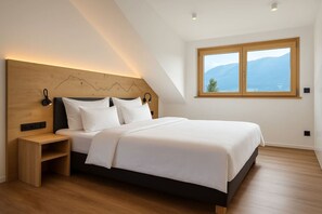 Desk, WiFi, bed sheets