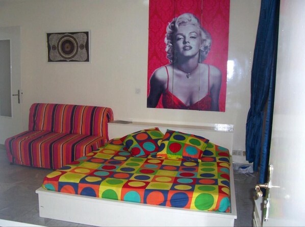 1 habitación, tabla de planchar con plancha, wifi y ropa de cama 