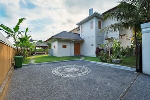 Property grounds - Three bed room villa with ricefiled view and serenity in the heart of Ubud (Gianyar)