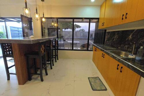 Casa destacada, 1 dormitori, piscina privada, vistes al jardí | Cuina privada | Frigorífic, microones, forn i placa de cuina