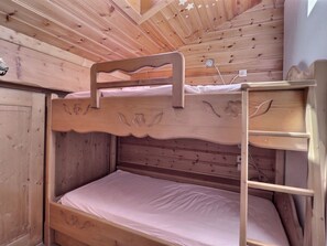 2 bedrooms, bed sheets