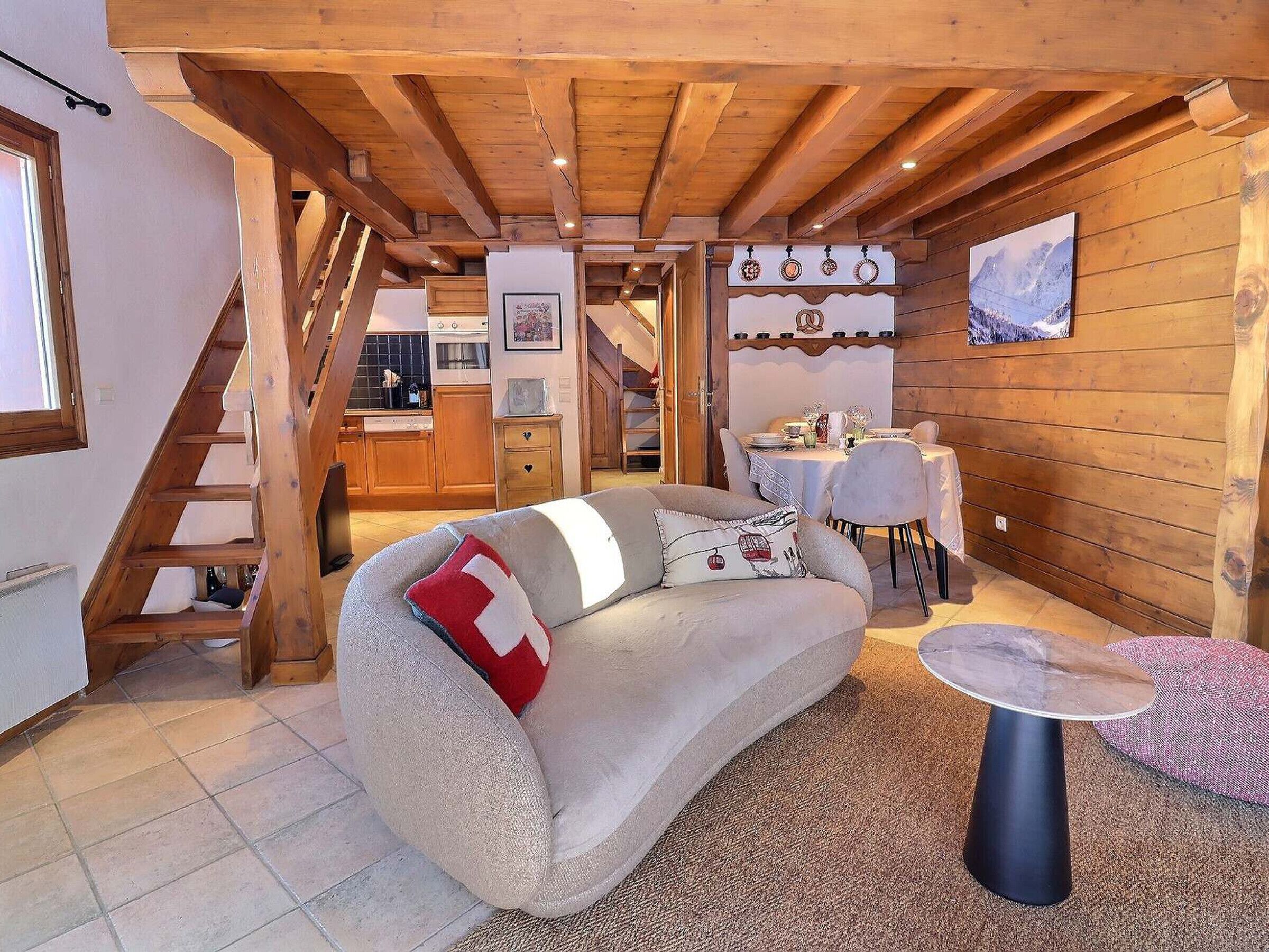 Televisión y chimenea 