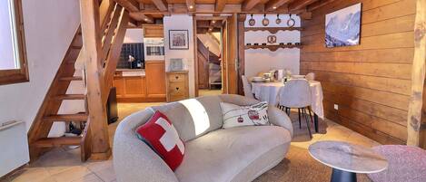 Televisión y chimenea