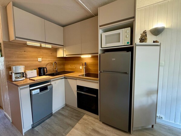 Réfrigérateur, lave-vaisselle