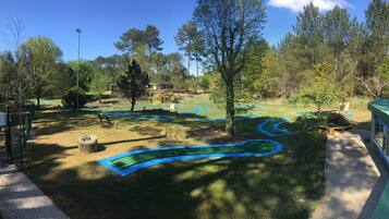 Mini-golf