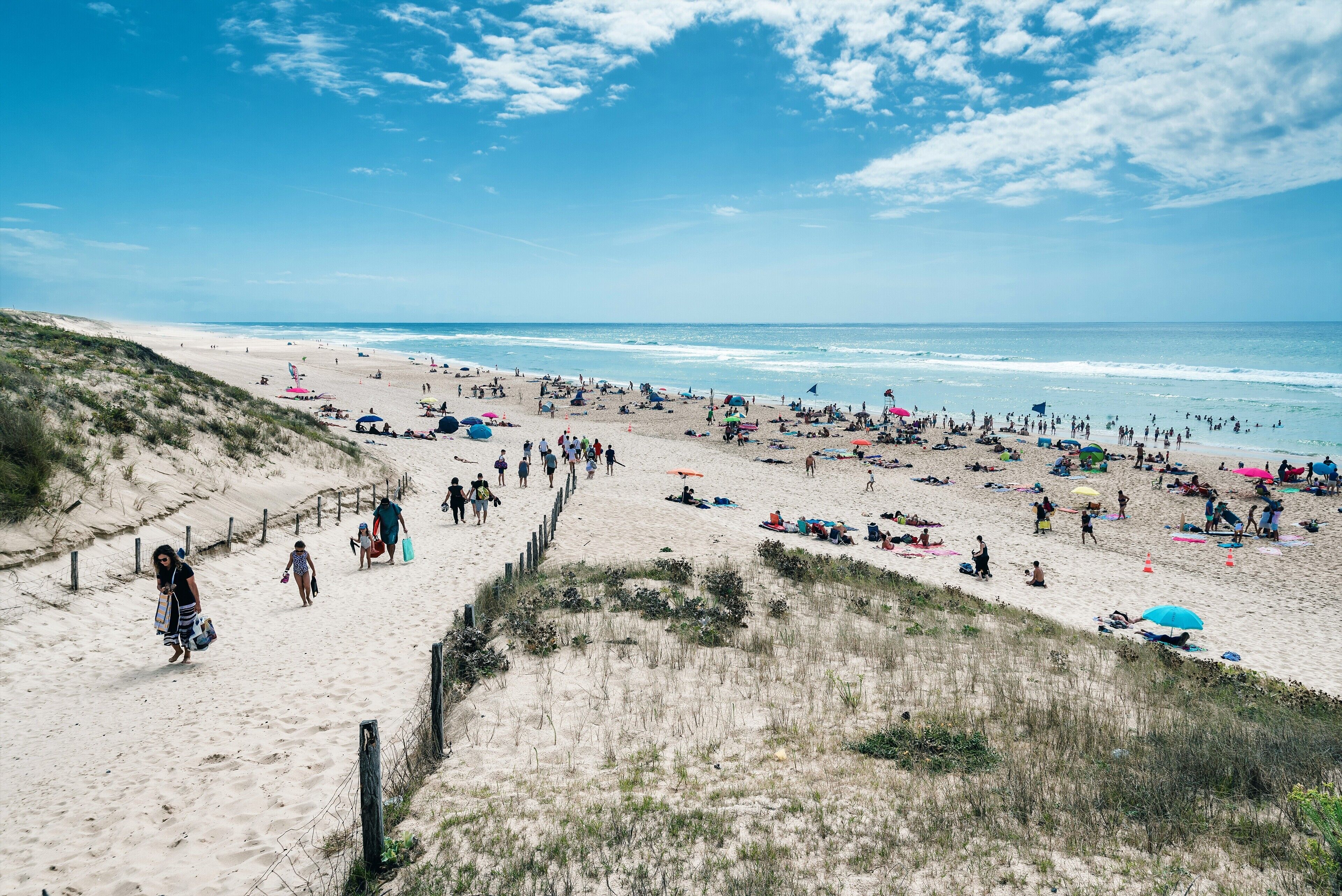 In Strandnähe, weißer Sandstrand