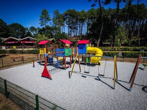 Children's play area - outdoor - bungalow (Léon)
