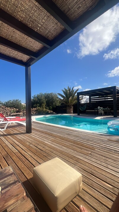 Amazing private-pool Villa in Villaverde