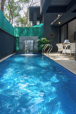 5 piscinas internas, 10 piscinas externas