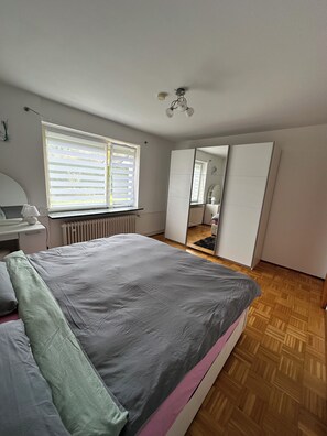 Bügeleisen/Bügelbrett, WLAN, Bettwäsche