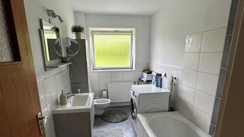 Hårtørrer, håndklæder, Sæbe, Toiletpapir