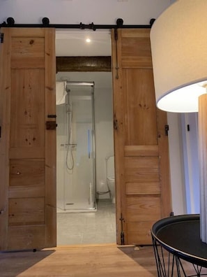 Deluxe Apartment, Garden View | Bathroom | Shower, hair dryer, towels, soap