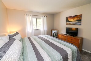 2 bedrooms, iron/ironing board, free WiFi, bed sheets - Pet-Friendly Townhome St Augustine Beach & Tennis Resort 901 (St. Augustine)