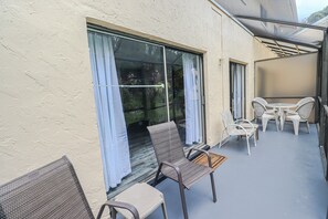 Outdoor dining - Pet-Friendly Townhome St Augustine Beach & Tennis Resort 901 (St. Augustine)