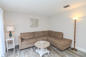 TV - Pet-Friendly Townhome St Augustine Beach & Tennis Resort 901 (St. Augustine)