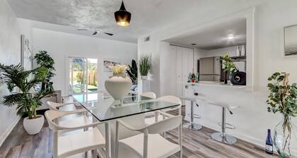 Lux Beach Cabana - Close to Beach & Restaurants