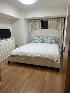 3 bedrooms, iron/ironing board, Internet, bed sheets
