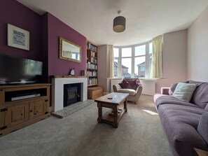 TV, fireplace - Cherry View House 3 Bed Garden Parking Sleeps 8 (Bristol)