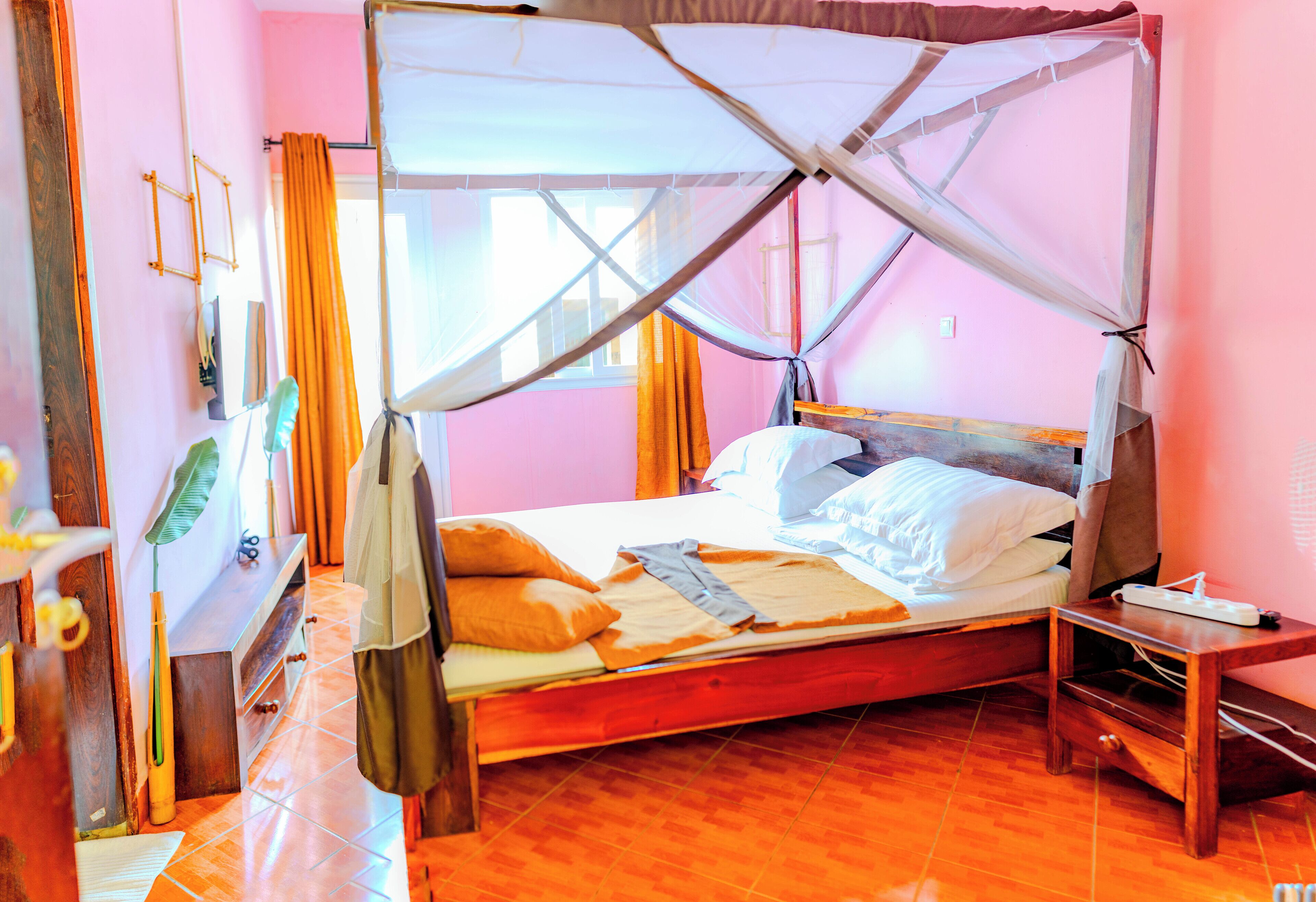 Caja de seguridad en la habitación, escritorio y wifi gratis 