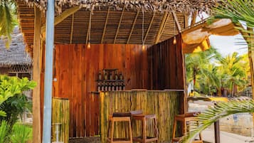 Bar ved bassenget
