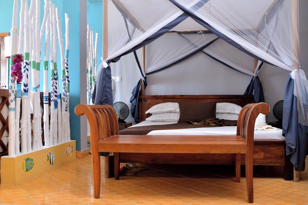 Chambre Familiale | Coffres-forts dans les chambres, bureau, Wi-Fi gratuit, draps fournis