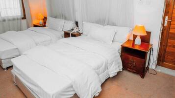 Twin Room, Balcony, Garden View | Seterika/papan seterika, Wi-fi percuma