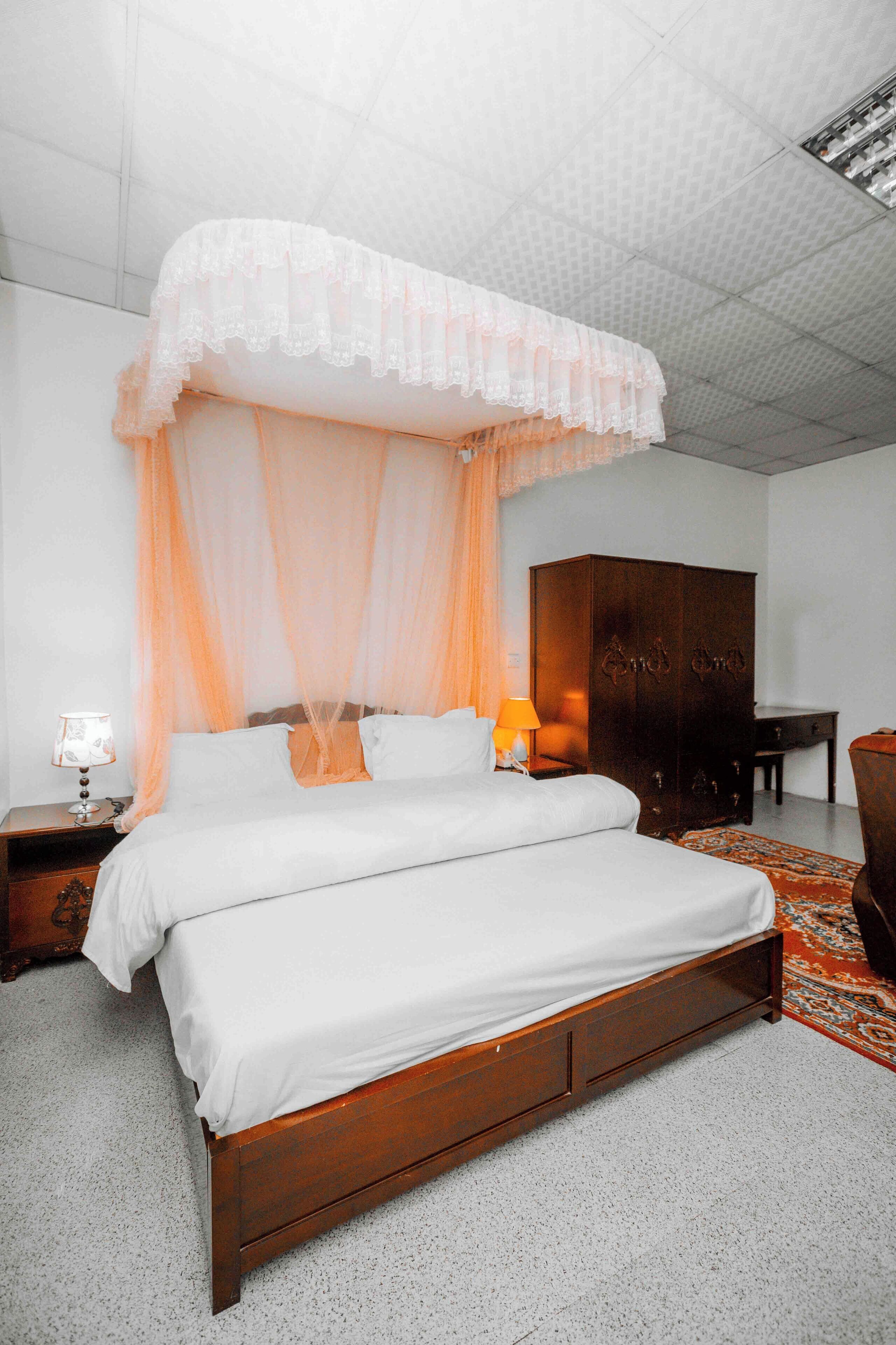 Iron/ironing board, free WiFi