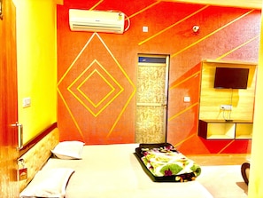 Double Room | Rollaway beds, free WiFi, bed sheets
