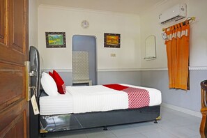 Free WiFi, bed sheets