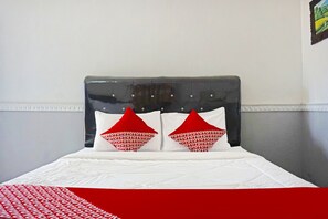 Standard Double Room | Free WiFi, bed sheets