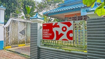 المنشأة من الخارج