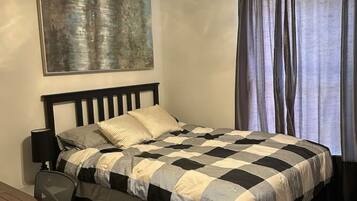 3 bedrooms, desk, iron/ironing board, free WiFi