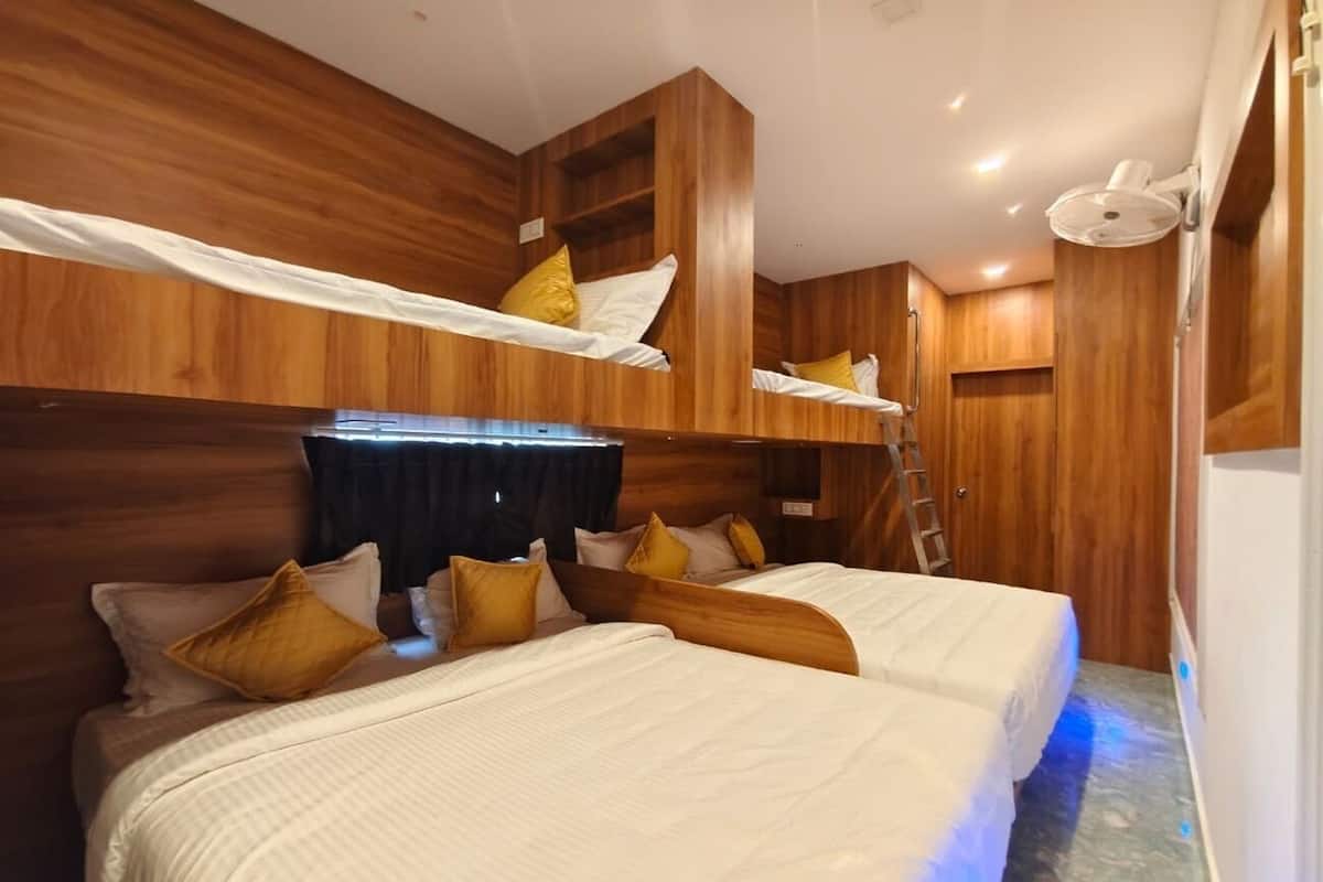 Family Room | Free WiFi