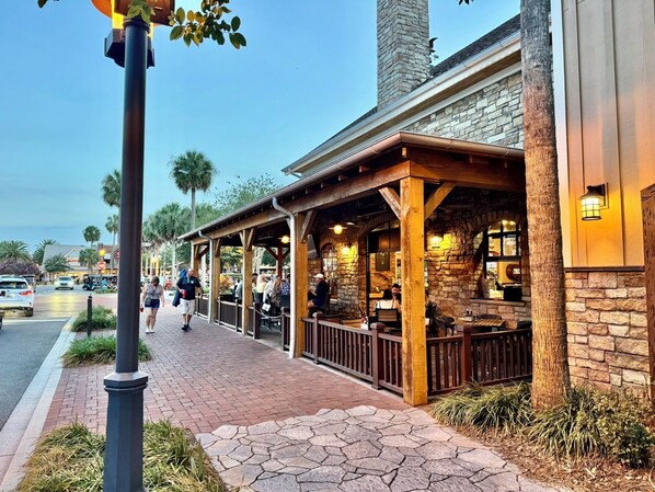 屋外ダイニングエリア