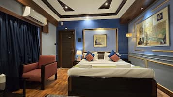 Elite Double Room | Free WiFi, bed sheets