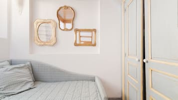 1 slaapkamer, een strijkplank/strijkijzer