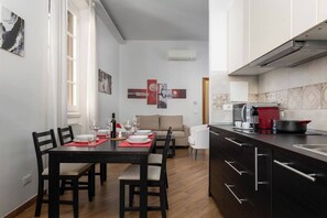 Condo, City View | Private kitchen | Fridge, microwave, oven, stovetop - Pallottole Duomo Apartments (Florence)