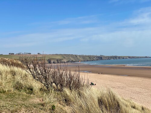 Charming modernised country cottage retreat near woodland walk and coast