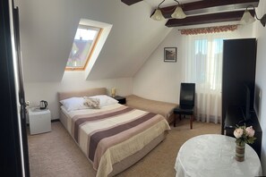 10 dormitorios, tabla de planchar con plancha, cuna de viaje