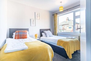 3 slaapkamers, een strijkplank/strijkijzer, wifi, beddengoed