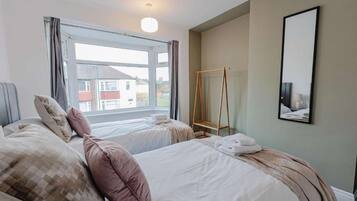 3 bedrooms, iron/ironing board, WiFi, bed sheets