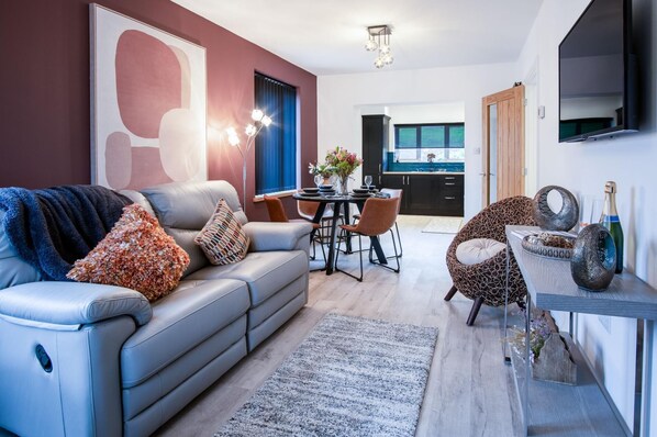 Front of property - Wiston Street - 2 Bedroom Holiday Home - Pembroke (Pembroke)